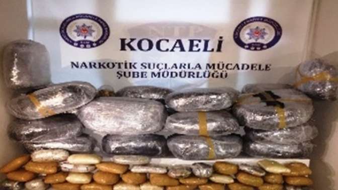 1 haftada 439 kilo 68 gram esrar ele geçirildi