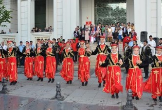 43. Altın Kiraz Festivali Kortej Yürüyüşü ile Başladı