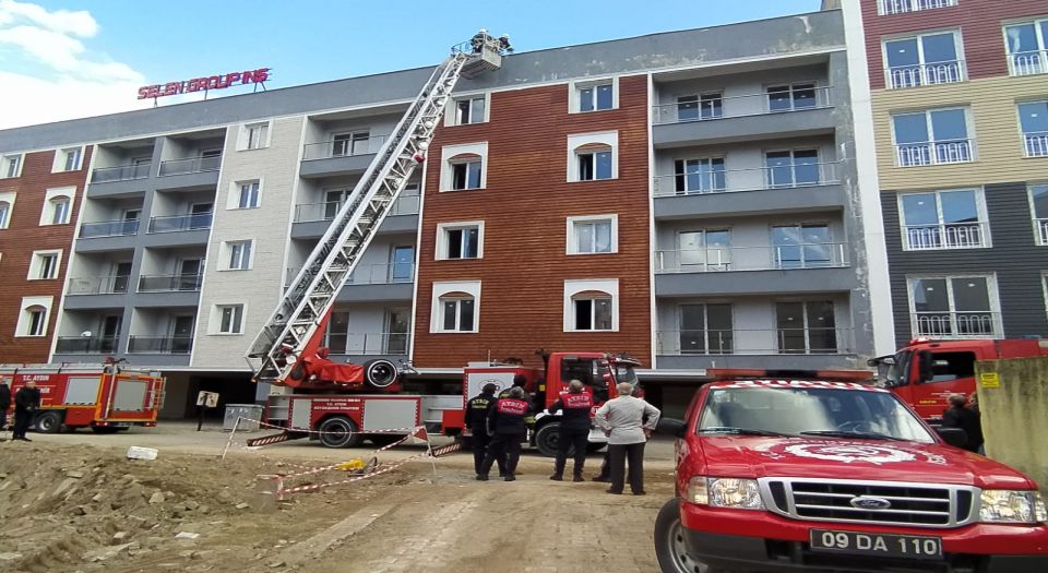 Aydın'da boş binada isyan çıkaran yangın