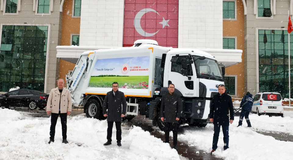 Bursa Mustafakemalpaşa'ya hibe çöp kamyonu