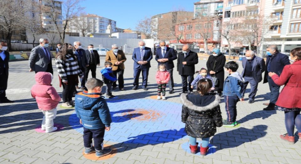 Malatya Battalgazi'deki okullara özel oyun alanı