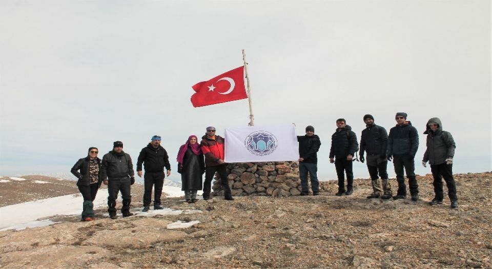 Malatya'da Beydağı'nın zirvesinde İstiklal Marşı okundu