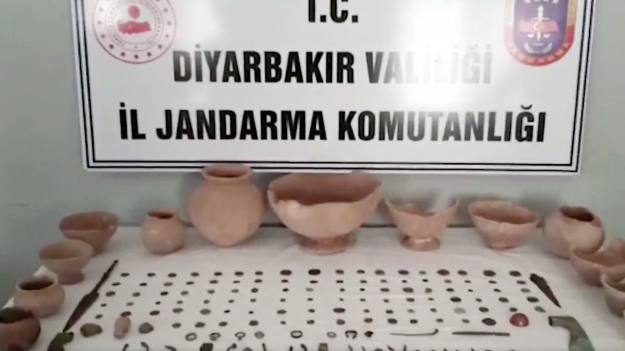 Diyarbakır Jandarması'ndan tarihi eser kaçakçılarına suç üstü