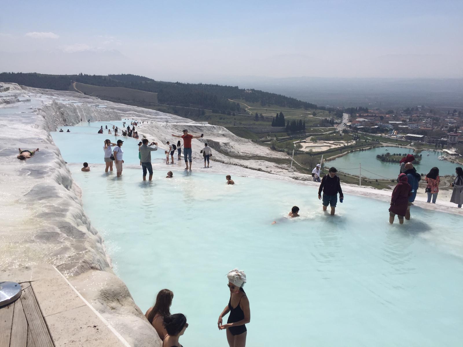 Pamukkale yasaklara rağmen para basıyor (Özel Haber)