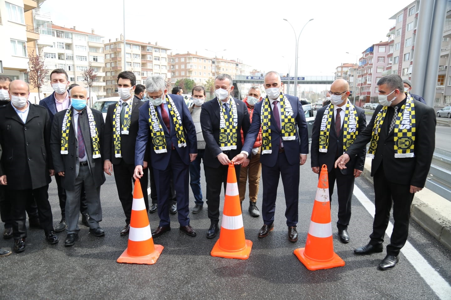 Kocaeli'de Karamürsel Köprülü Kavşağı trafiğe açıldı