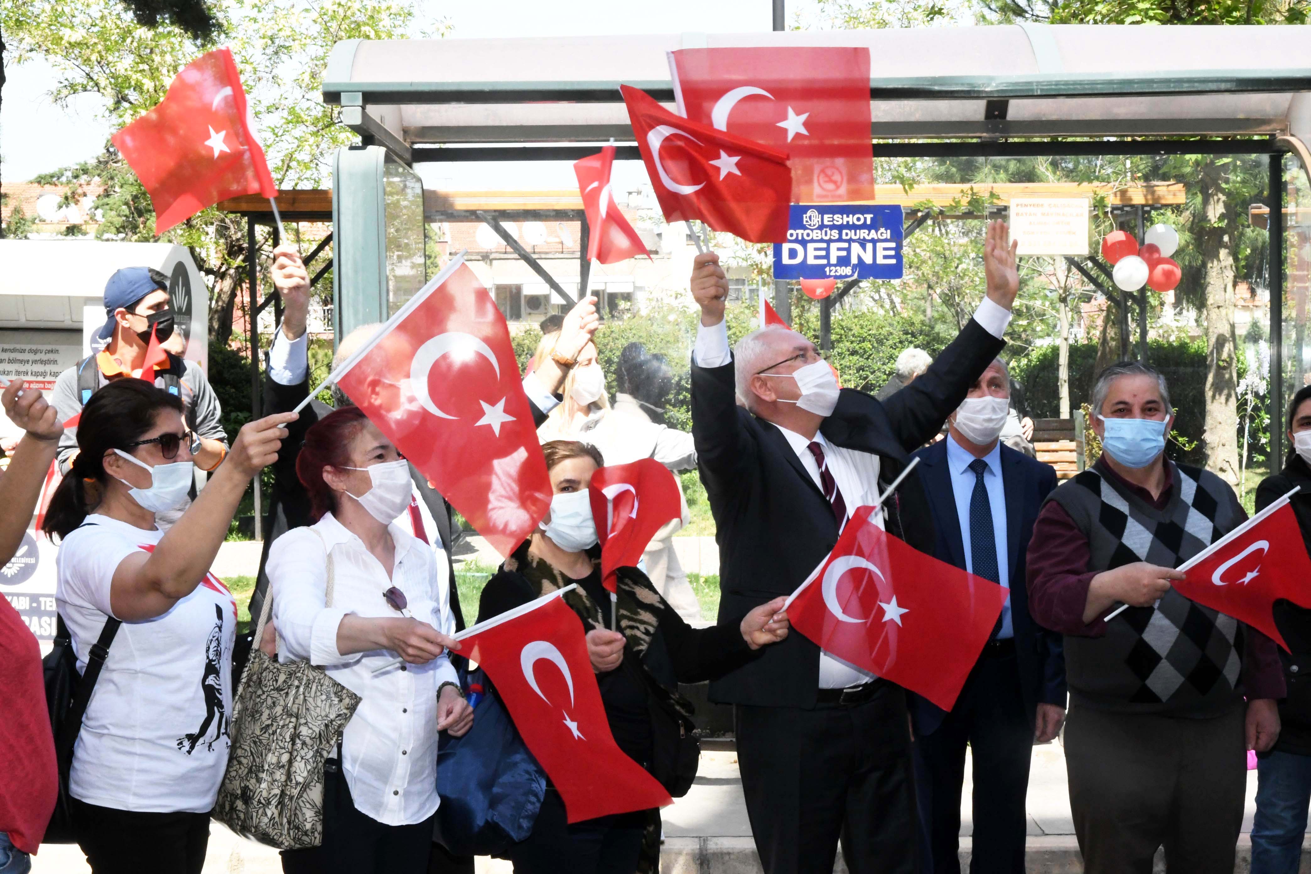 İzmir Karabağlar'da kısıtlamaya rağmen kutlama