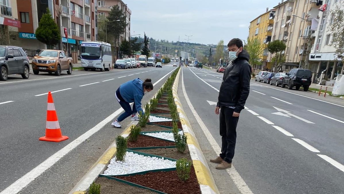 Lüleburgaz'da refüjlere estetik dokunuş