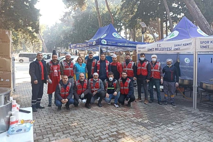 Adıyaman'daki çadır kentte depremzede çocuklara oyun grubu