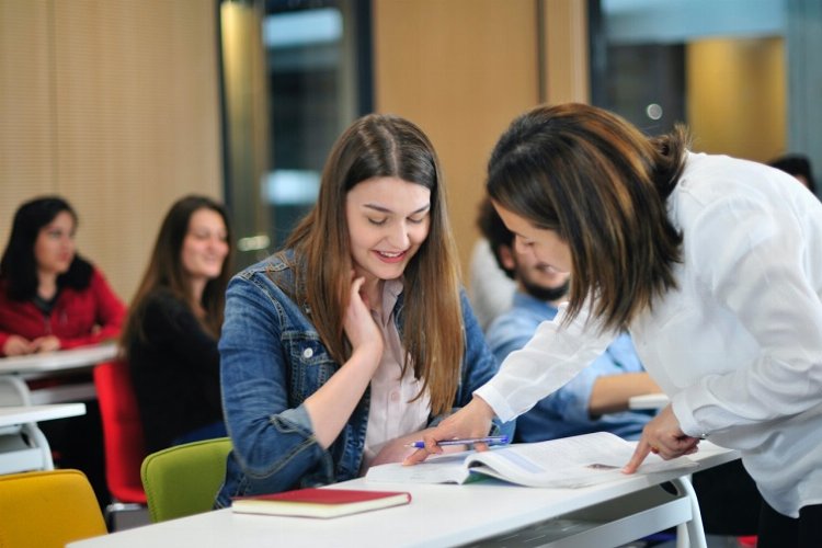 AGÜ'den depremzedeler için burs atağı