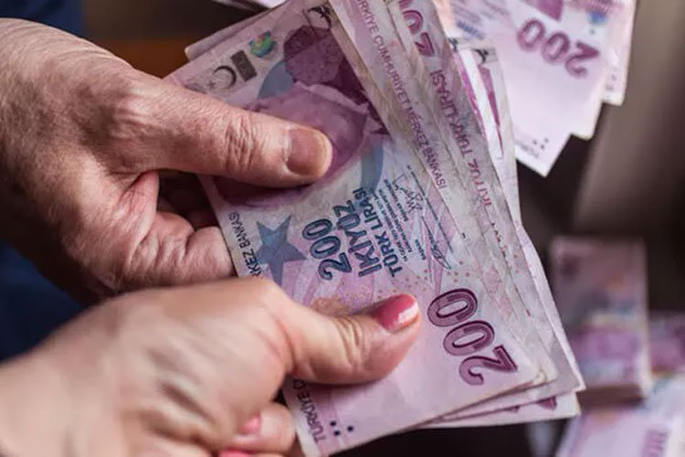 Aile'den 3,2 milyar TL'lik yaşlı ve engelli aylıkları hesaplarda