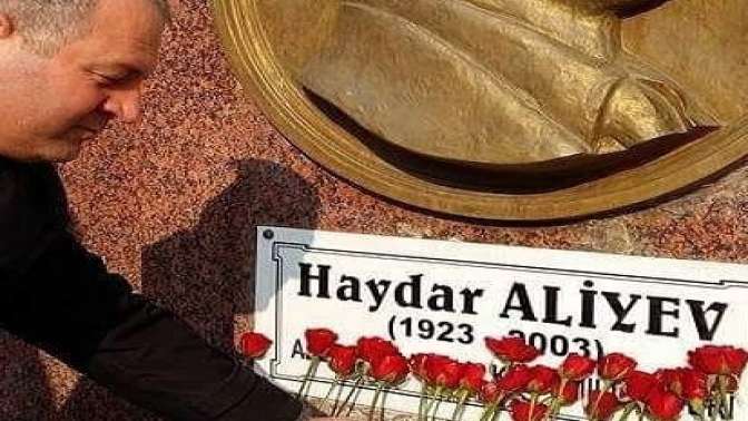 ASİMDER ve Azerbaycan heyeti Aliyev’i andı