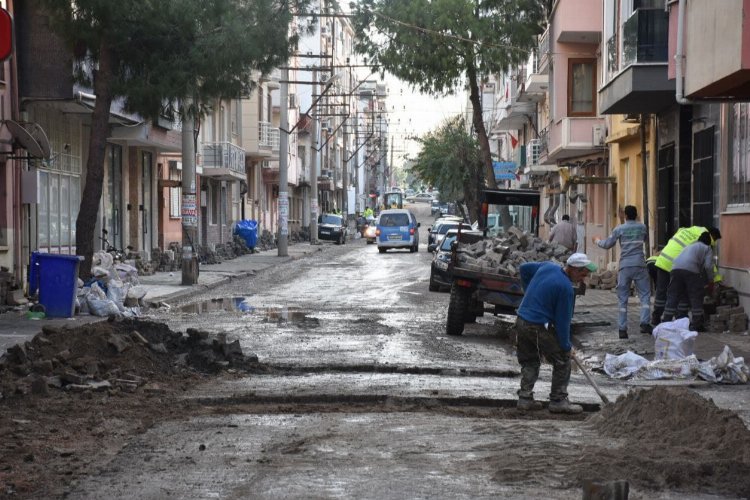 Balıkesir Edremit'te 24 saat yol çalışması 