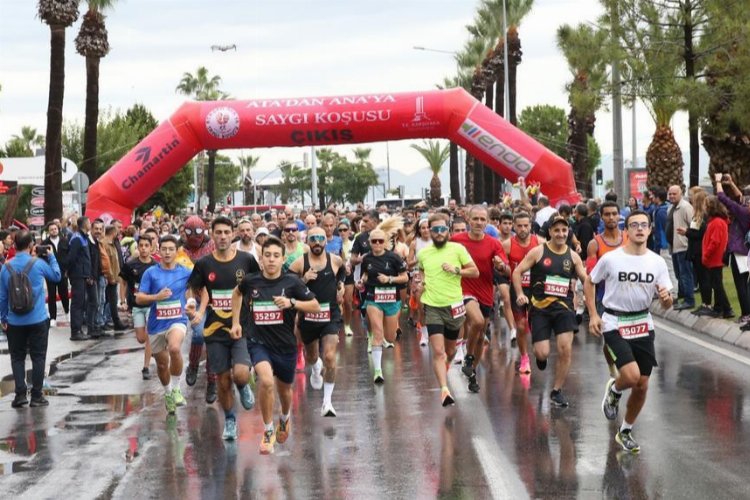 Başarılı atlet bu kez İzmir'den 'Işık' yaktı