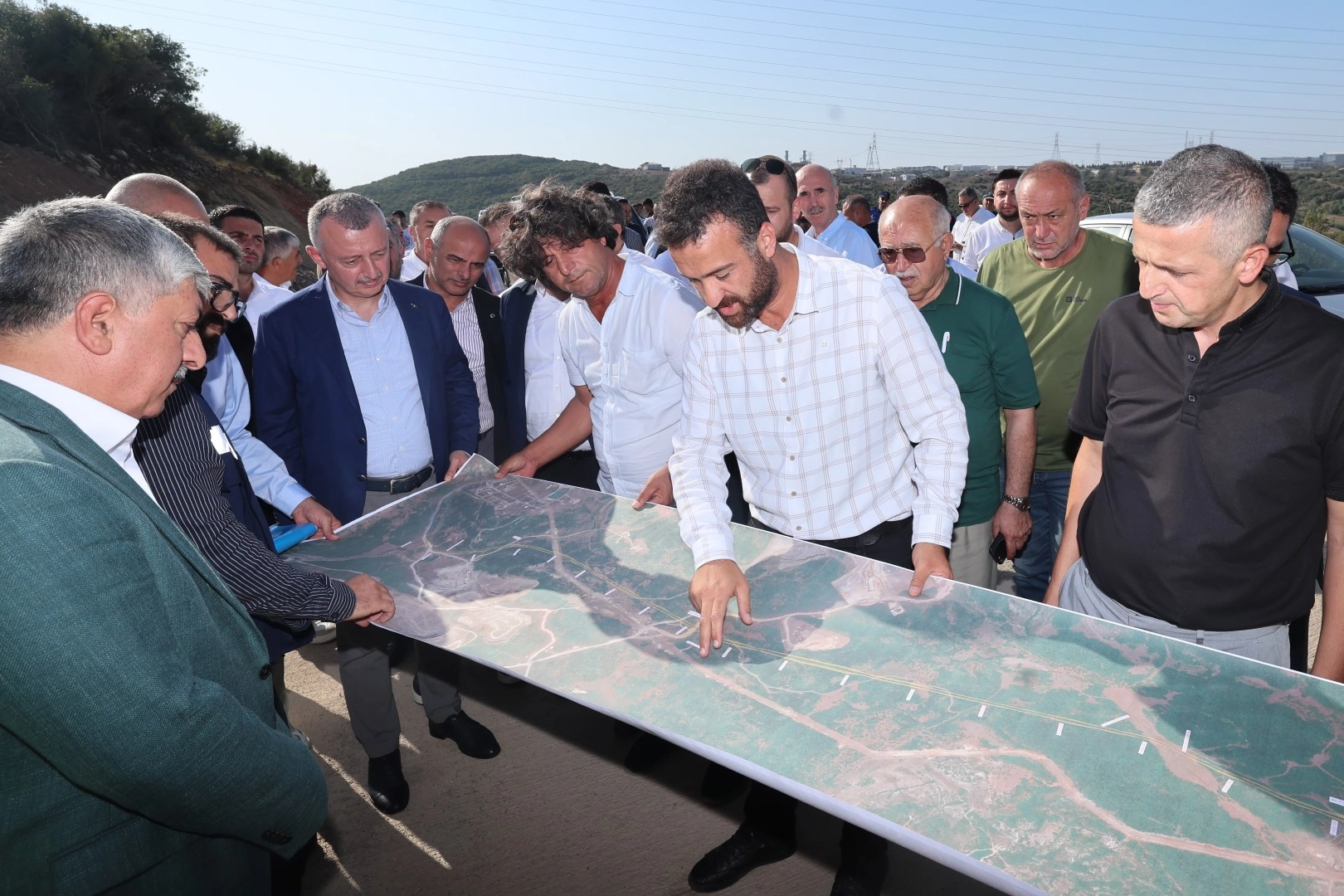 Başkan Büyükakın'dan iki ilçeyi birbirine bağlayan yola inceleme