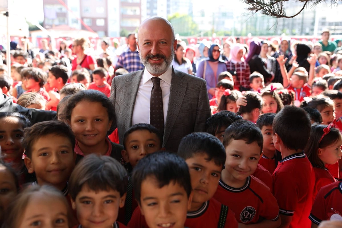 Başkan Çolakbayrakdar, “Eğitim için tüm imkânlarımızı seferber ediyoruz”