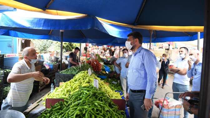 Başkan Kocaman semt pazarında