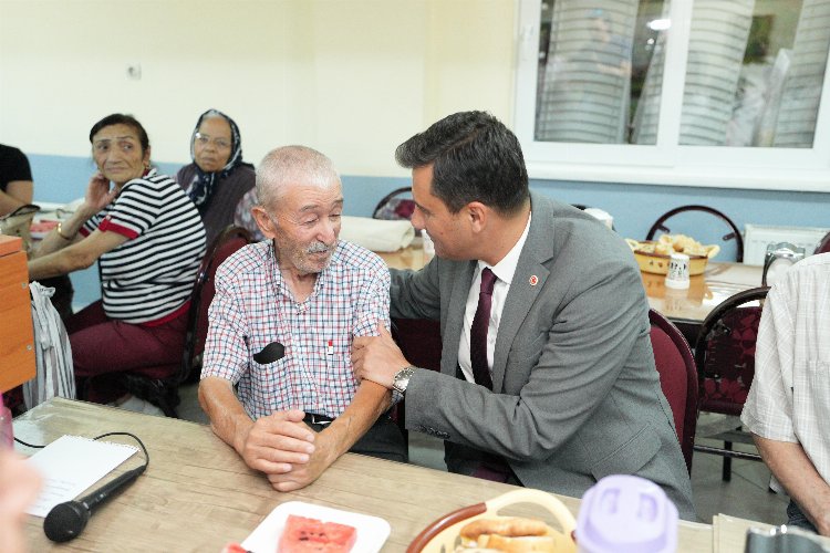 Başkan Zeyrek, Manisa Cemevi’nde yurttaşlarla oruç açtı