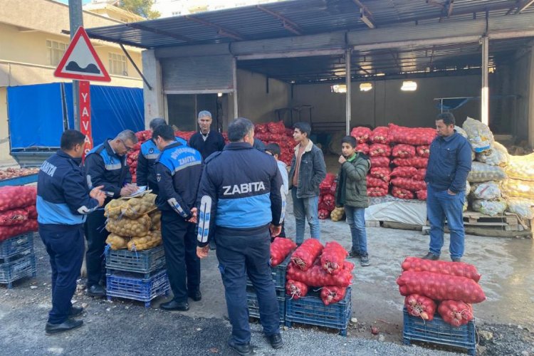 Bu nasıl iş? Depolarda patatesleri çürütüp, fiyatları uçurdular