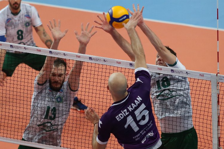 Bursa Büyükşehir Belediyespor Erkek Voleybol Takımı ilkyarıyı sahasındaki Bingöl Solhanspor maçıyla tamamlıyor