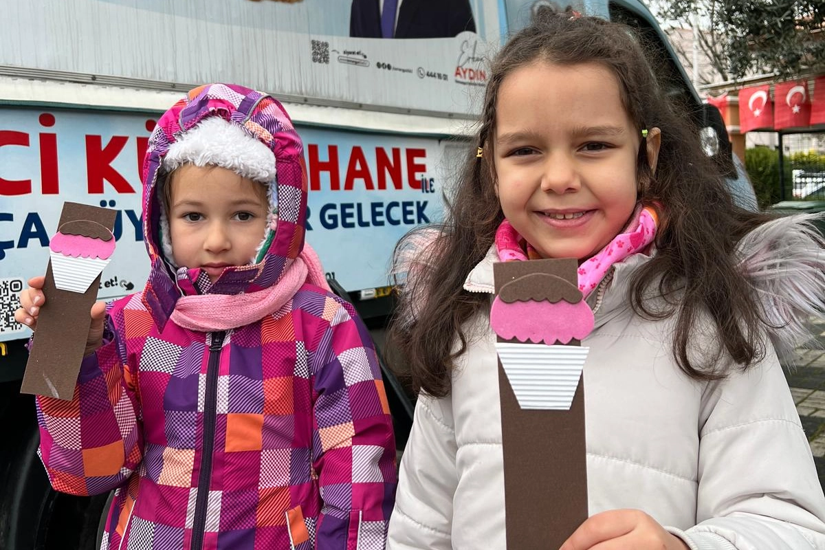 Bursa'da çocuklar kendi kitap ayraçlarını tasarladı