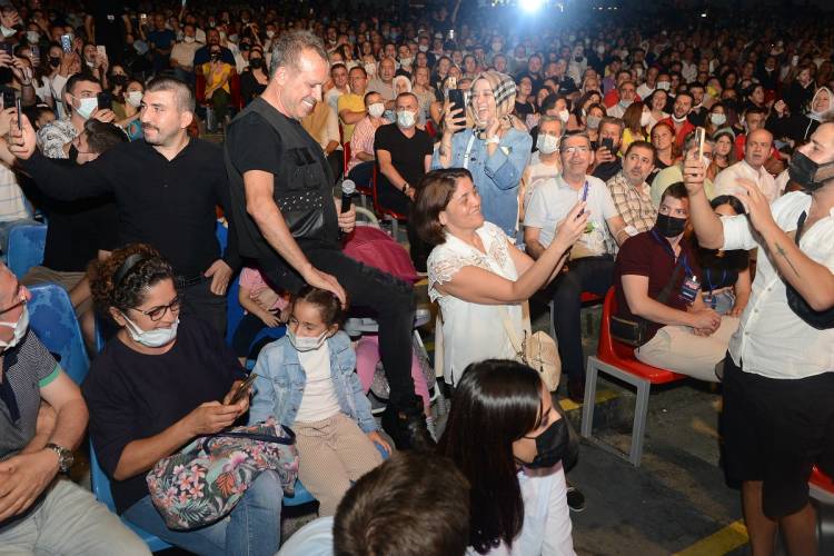 Bursa'da Haluk Levent coşkusu