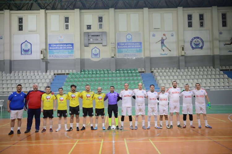 Bursa Yıldırım'da basın çalışanları futsal ile stres atıyor 