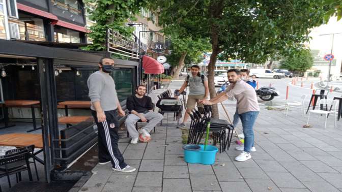 Cafelerde açılış hazırlığı