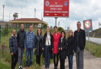 CHP’li kadınlar cezaevi annelerini unutmadı