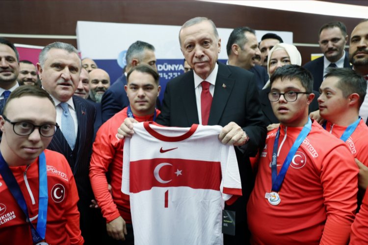 Cumhurbaşkanı Erdoğan Futsal Millî Takımı'nı kabul etti