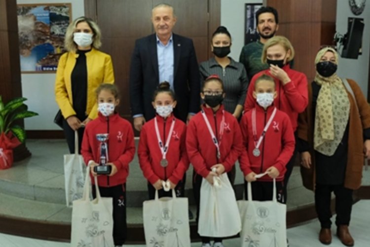 Didim Belediye Başkanı Atabay'dan, minik sporculara hediye 