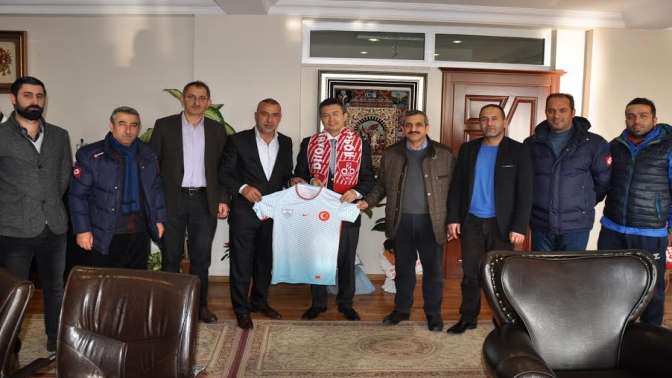 Dilovası Belediyespor yönetiminden Kaymakama ziyaret