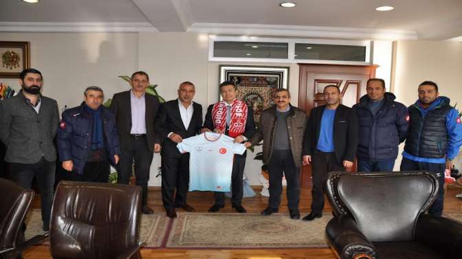 Dilovası Belediyespor yönetiminden Kaymakama ziyaret