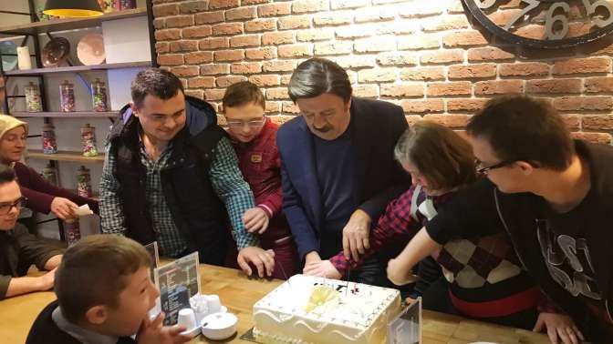 Down kafe’de ünlüler geçti