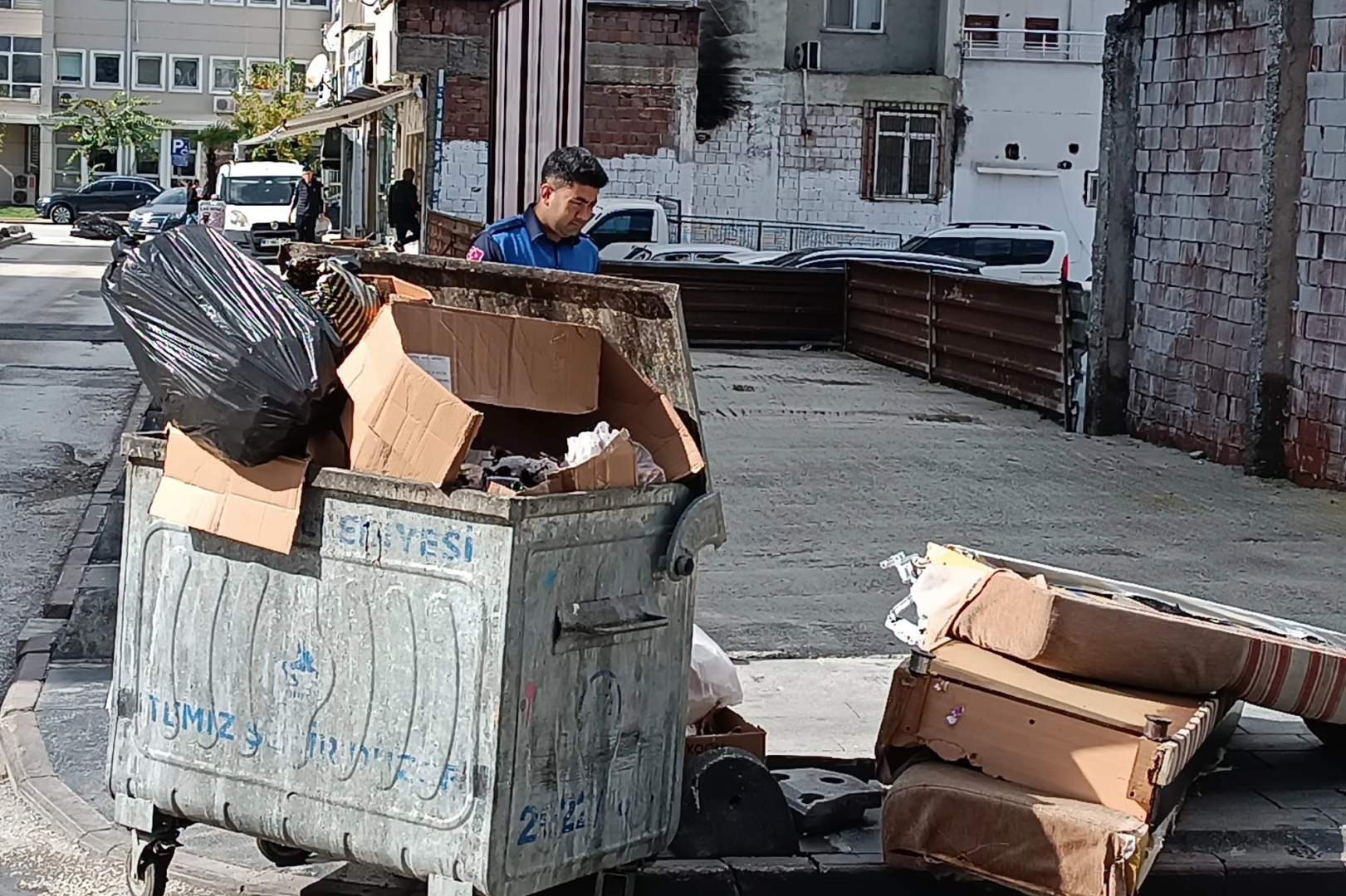 Düzce'de çevreyi kirletti... Kameralardan kaçamadı!