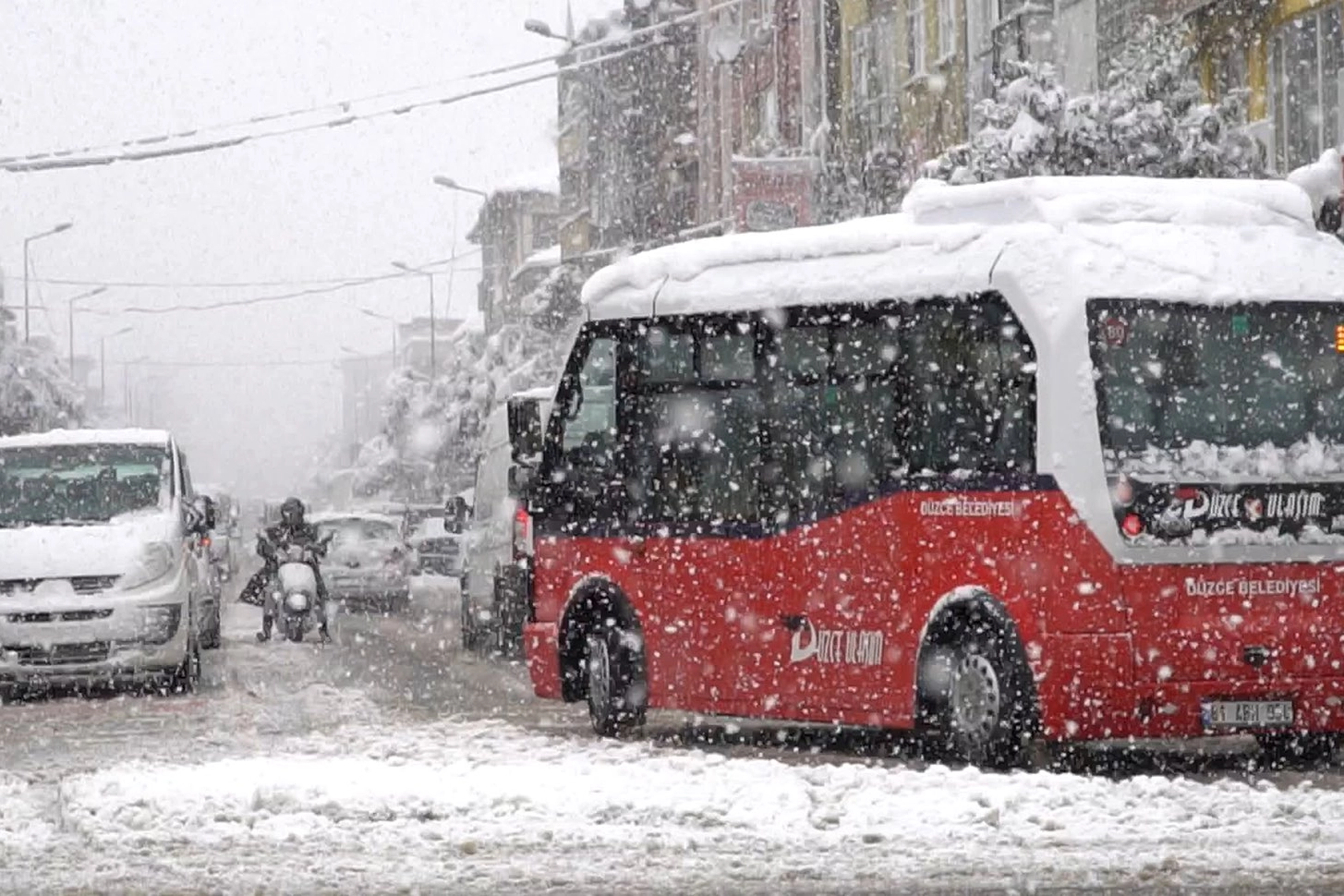 Düzce'de eğitime kar molası