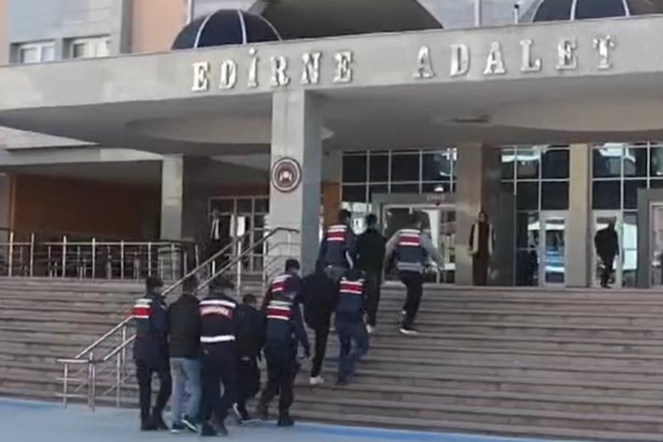 Edirne’de jandarma 5 göçmen organizatörü yakaladı