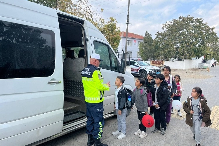 Edirne'de okul servis araçları titizlikle denetleniyor