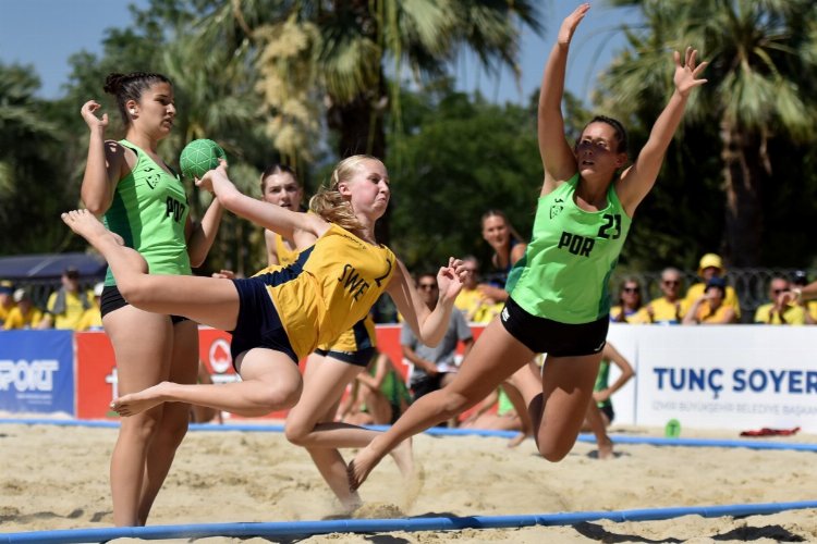 EHF Avrupa U17 Plaj Hentbolu'nda yarı finalistler belli oldu