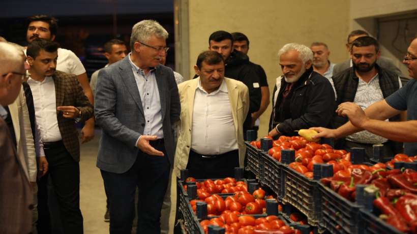 Ellibeş, güne meyve sebze halinde başladı