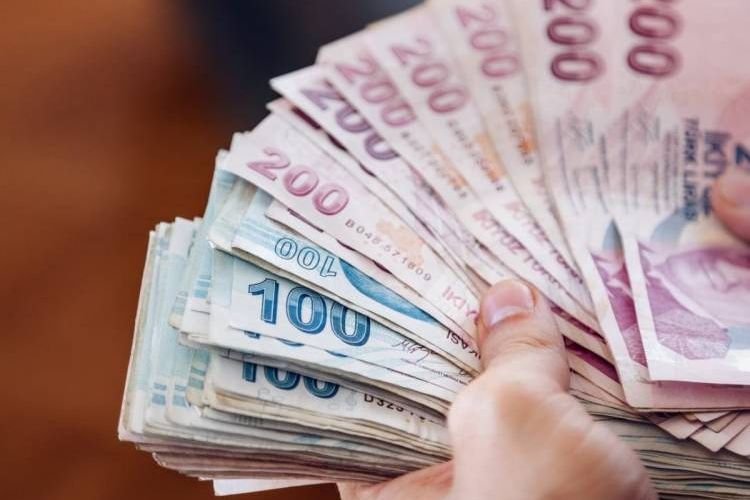 Emeklilere bin 900 liralık destek