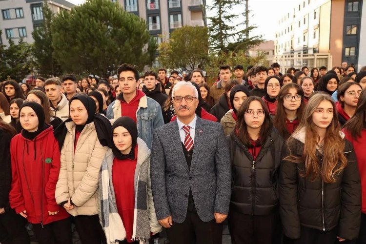 Gebze'de ara tatil sonrası bayrak töreninde