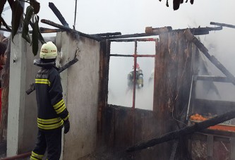 Gölcük’te alabalık lokantası kül oldu