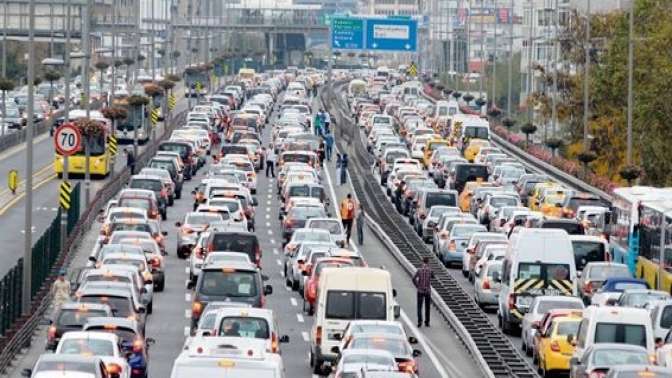 Haftada 9 saatimiz trafikte geçiyor