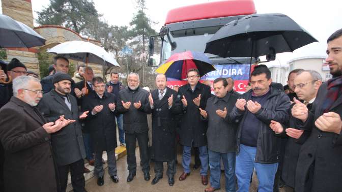 Halep’e yardım tırı dualarla uğurlandı