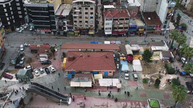 Halkevi’ndeki 28 dükkandan 23’ü yıkıldı