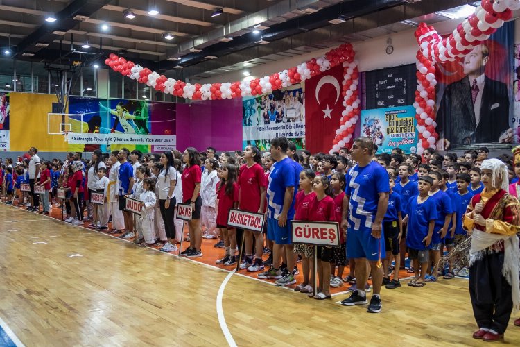 Hatay'da yaz kurslarının kapanışı şölene dönüştü