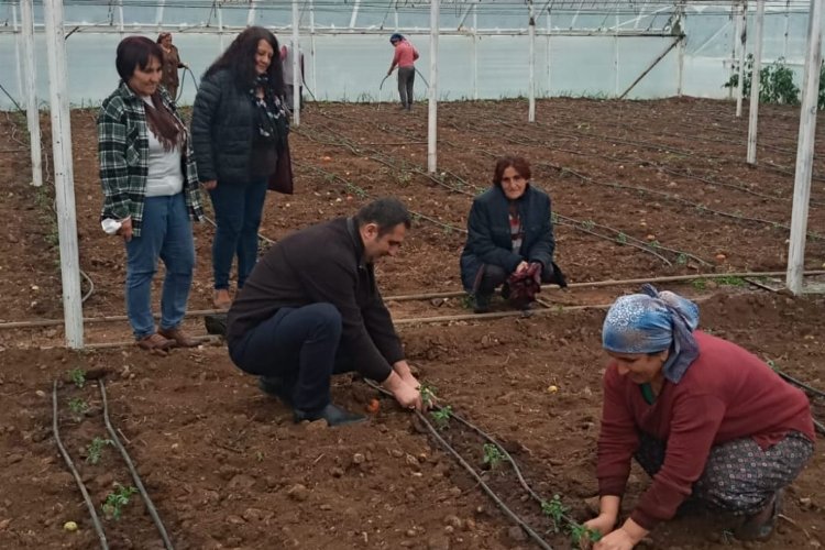 'Çiftçiler üretime başlamadan beli bükülüyor'