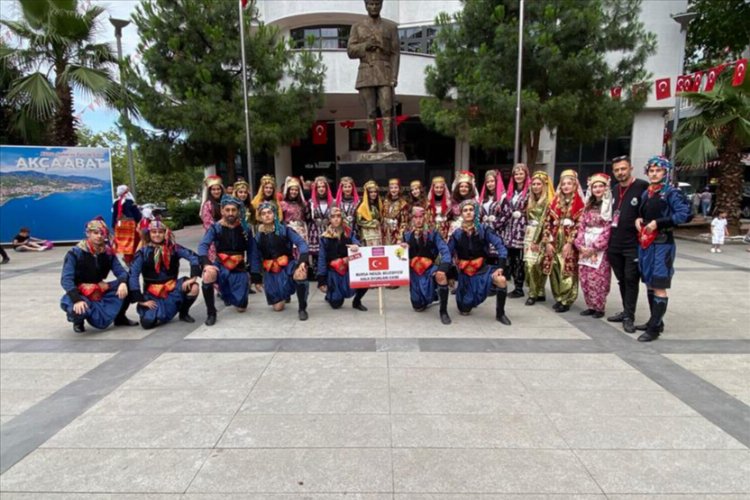 İnegöl Belediyesi halk dansçıları Akçaabat'a renk kattı