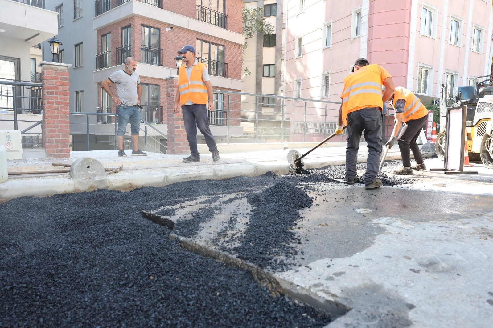 İstanbul Bakırköyde mahalleliler talep ediyor, belediye yapıyor