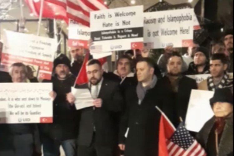 İsveç'in saygısızlığına New York'ta karanfilli protesto